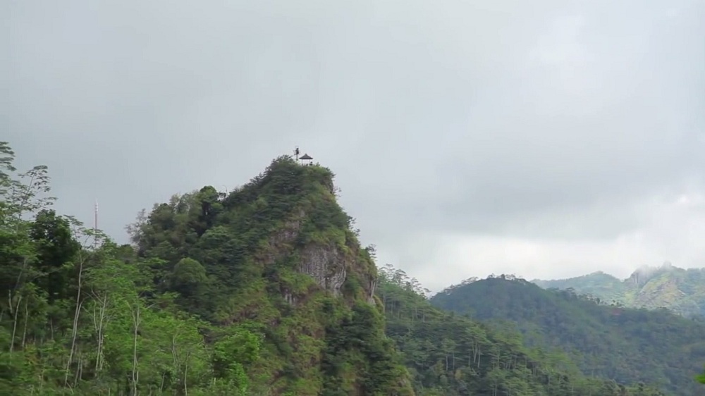 puncak suroloyo kulonprogo