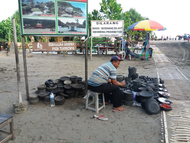halaman depan pantai parangtritis