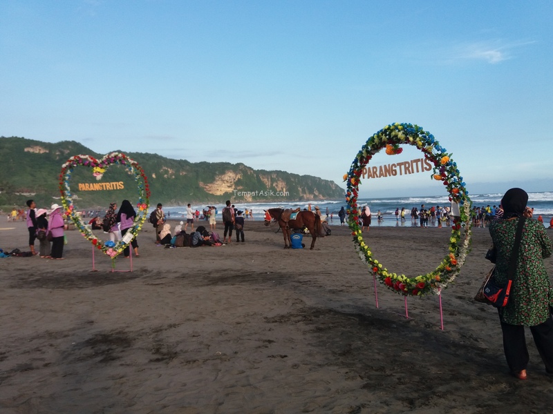 spot foto di pantai parangrtritis
