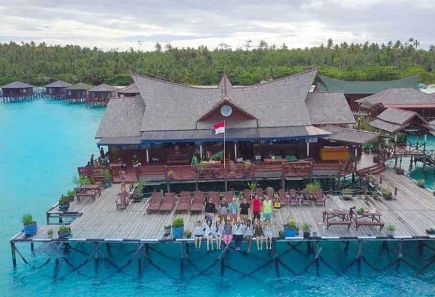 resort di kepulauan derawan