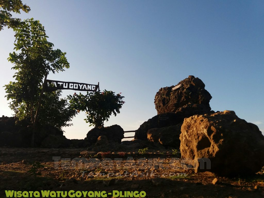 puncak wisata watu goyang